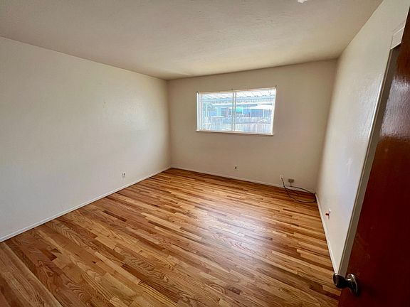 4th image of 924 Quince Ave