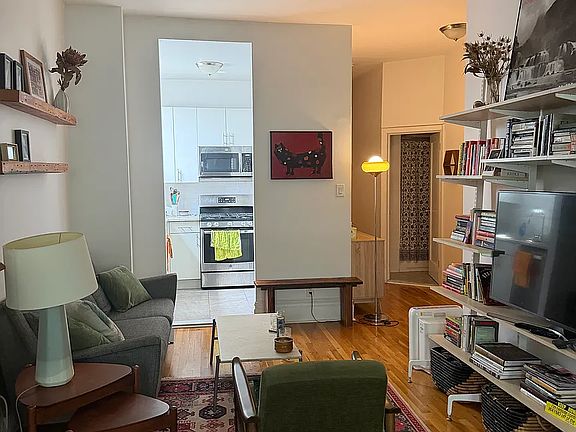 5th image of 215 Street James Pl Unit 3B