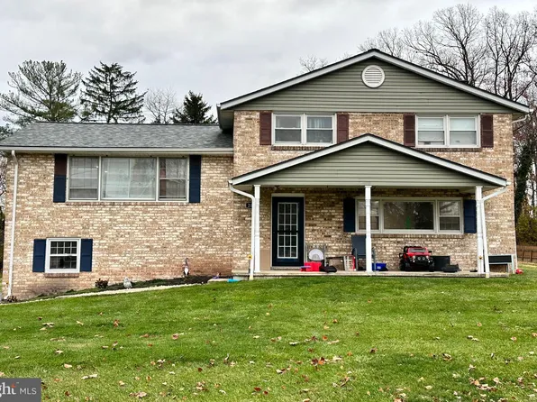 2046 Dorwood Dr, Dover, PA 17315