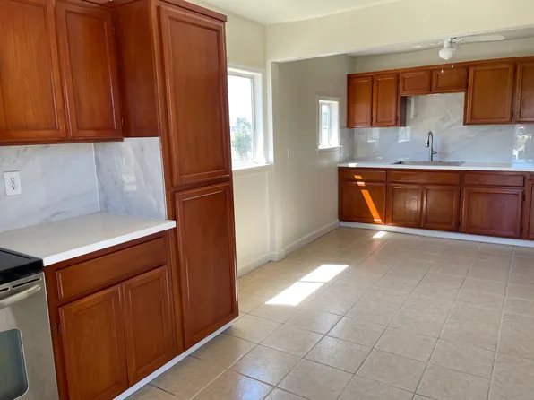741 5th St, Turlock, CA 95380