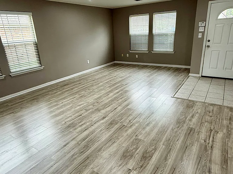 503 Angela Ln — Photo 3
