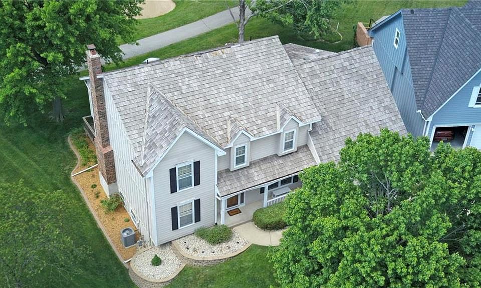 1st image of 642 NE Saint Andrews Ct