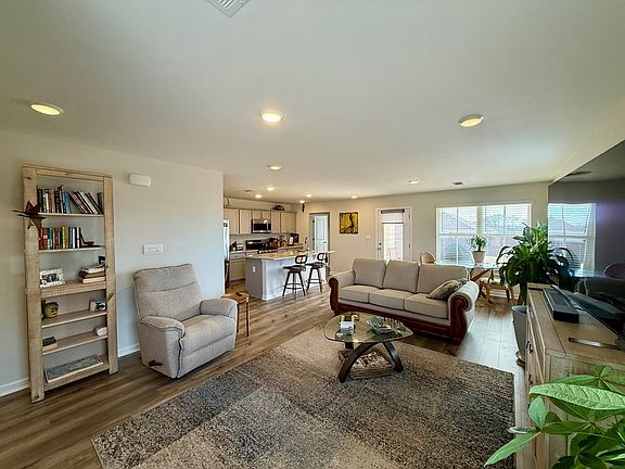 5th image of 76 Popcorn Cir