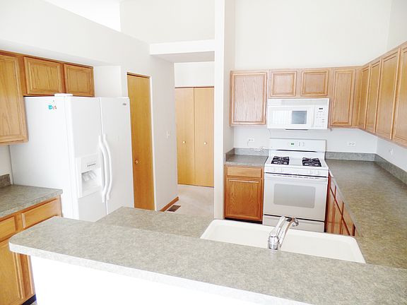 3rd image of 410 Gladstone Ln #49-4
