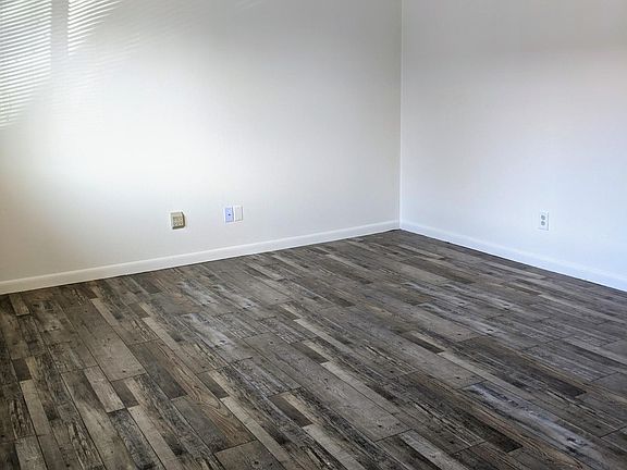 3rd image of 724 37th Ave #2