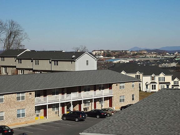 5th image of 728 Hillmont Cir APT 204