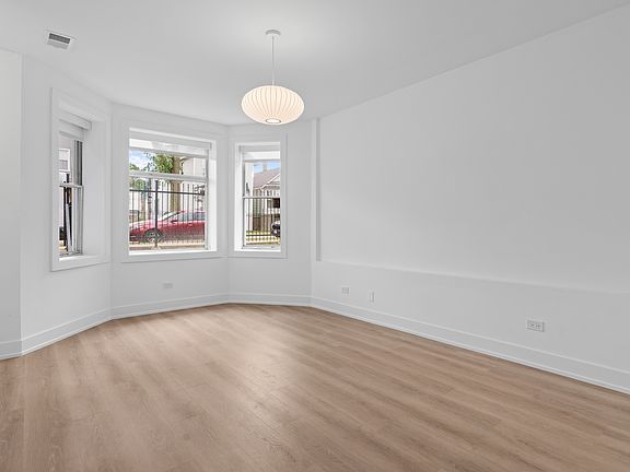 3rd image of 1742 N Francisco Ave #G