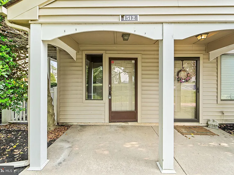 1512 Roberts Way — Photo 1