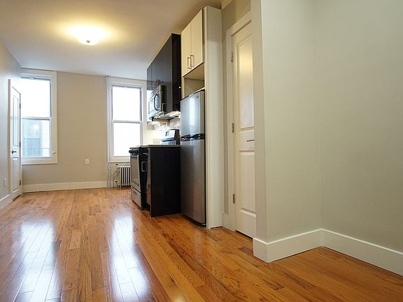 5th image of 1507 Gates Ave #2F