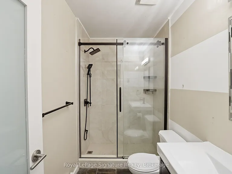 585 Oxbow Cres — Photo 24