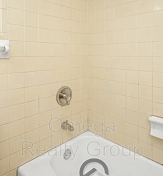 South Court Apartments — Photo 26