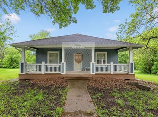 9324 Bradshaw St, Lenexa, KS 66215
