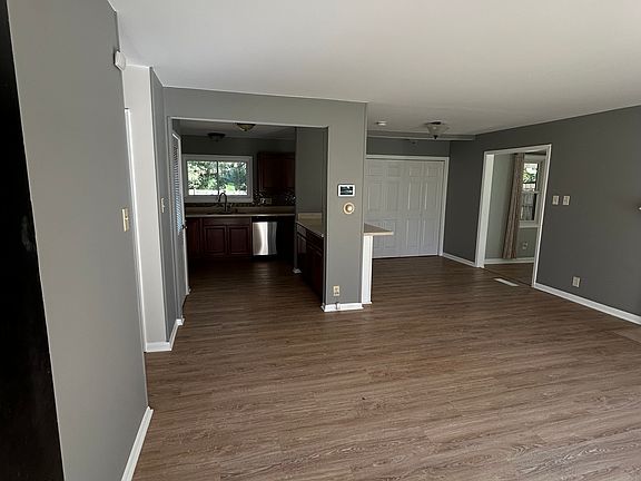 4th image of 5711 N Parker Ave