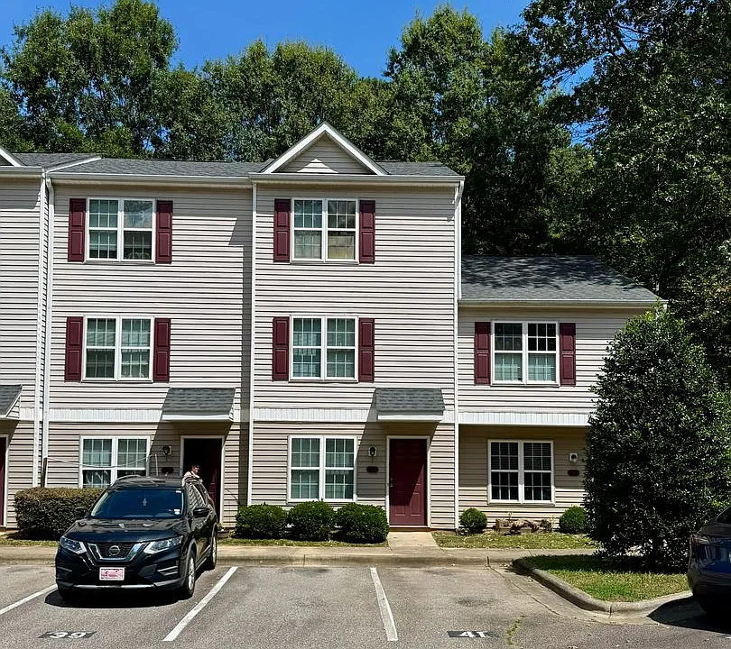 41 Red Ln