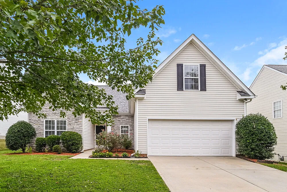 4 bed, 2.0 bath, 1936 sqft, $2,255 — Photo 1