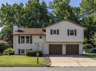 956 Westview Circle Dr, Onalaska, WI 54650