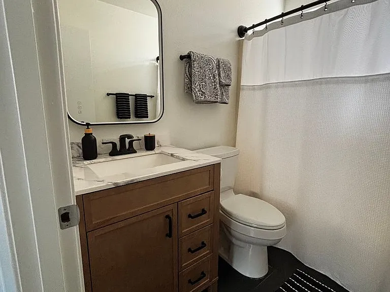 139 NW Broadway St — Photo 25