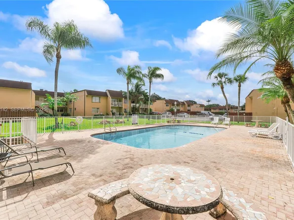 9974 SW 88th St #1028, Miami, FL 33176