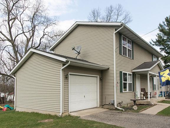 5393 Riverview-102