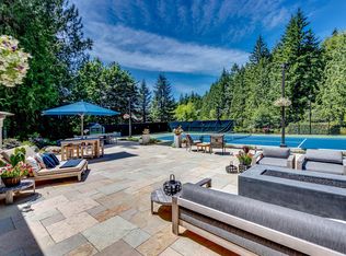 7043 Berganio Ln, Bainbridge Island, WA 98110