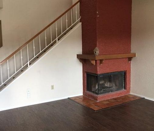 4th image of 819 N College Ave