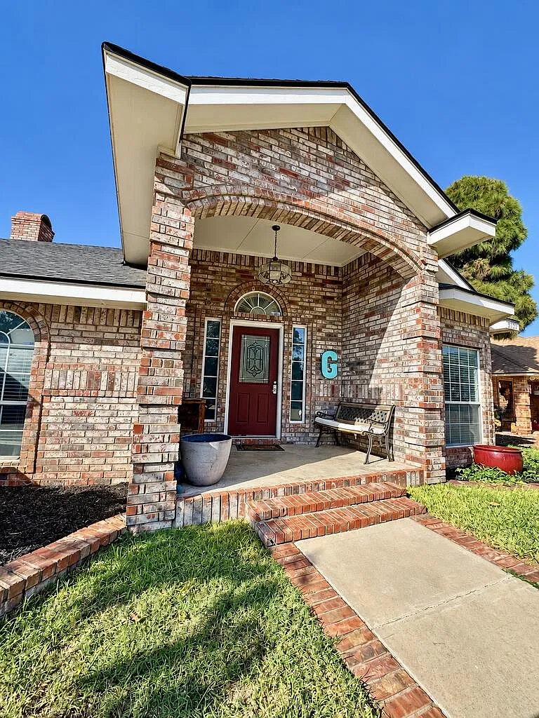 3 bed, 2.5 bath, 2627 sqft, $4,000 — Photo 2
