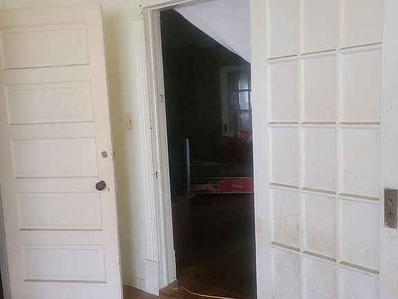 3rd image of 1123 Janssen Ave
