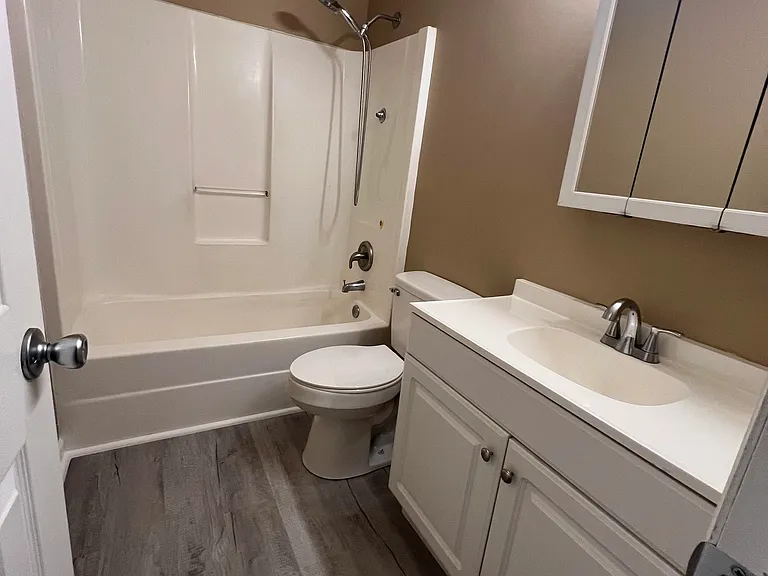 200 England Dr #1 — Photo 5