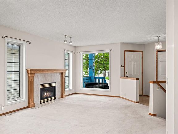 5th image of 126 S Douglas Glen Close SE