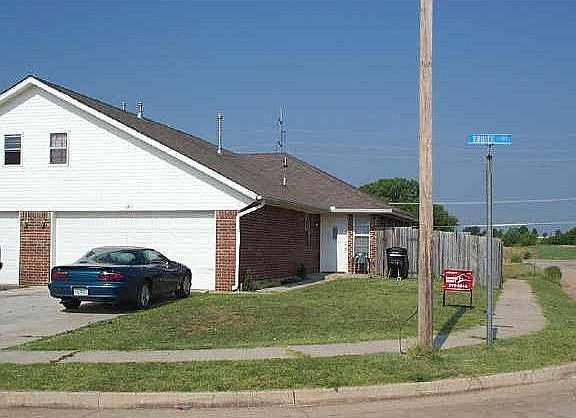 3rd image of 2413 N Truitt