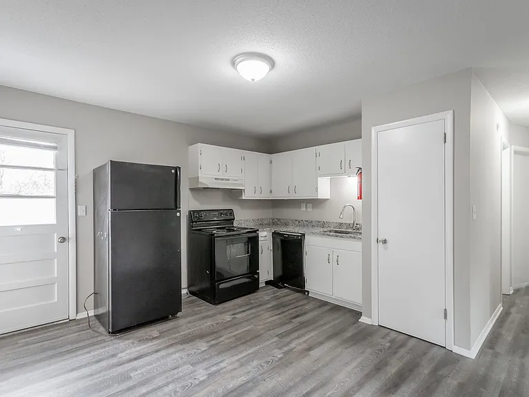 113 Goodson Ave — Photo 2