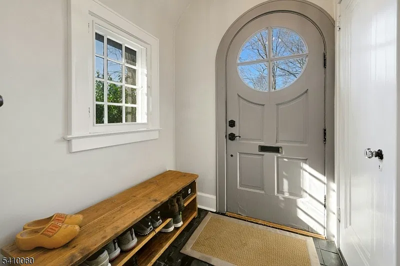 4 bed, 4.0 bath, $5,500 — Photo 2
