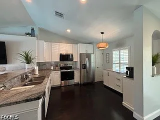 3 bed, 2.0 bath, 1274 sqft, $4,000 — Photo 3