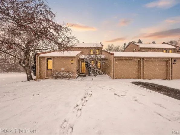 2927 Moon Lake Dr #58, West Bloomfield, MI 48323