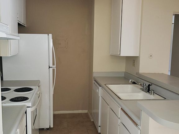3rd image of 160 S El Molino Ave