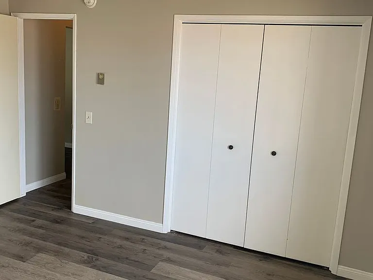 Spacious 1 Bedroom 1 Bath Upstairs Apartment — Photo 16