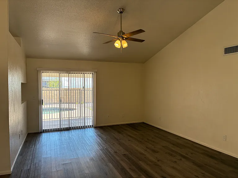 5637 W Yucca St — Photo 4