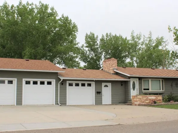 302 Cedar St, Glendive, MT 59330