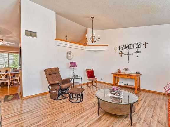 4th image of 2762 Glacier Dr