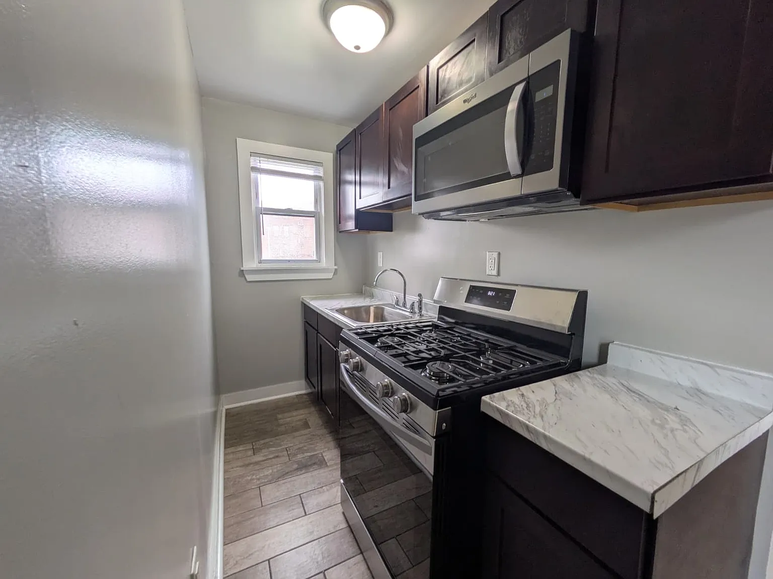 4 bed, $1,850 — Photo 1