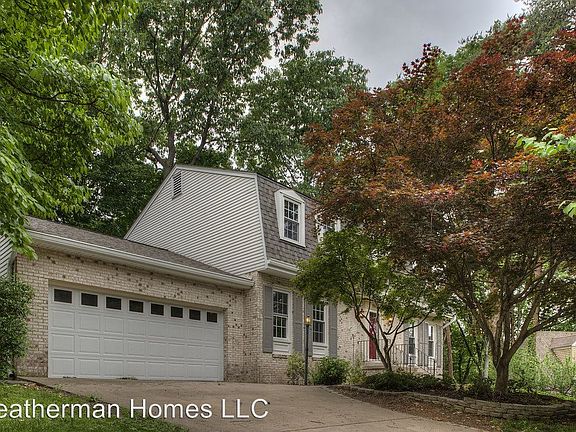 3rd image of 15884 Cliffbrook Ct