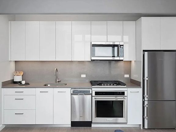 4th image of 42 W 33rd St APT 31F