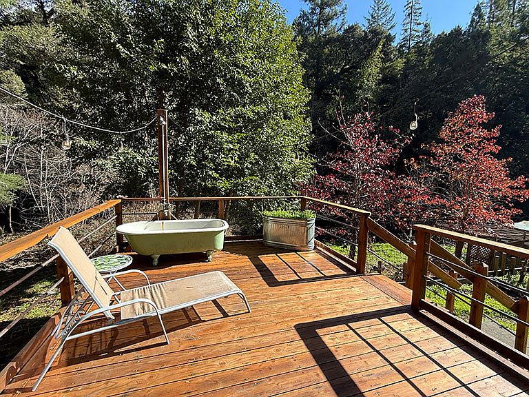 Private deck with clawfoot tub & shower