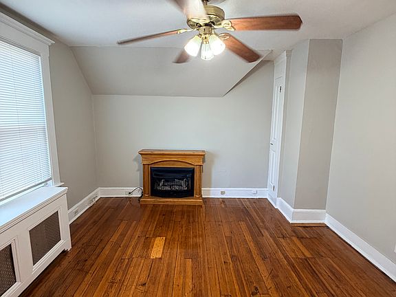 3rd image of 64 Stanley St #3