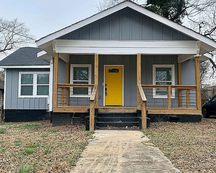 1233 Oakland Dr SW — Photo 3