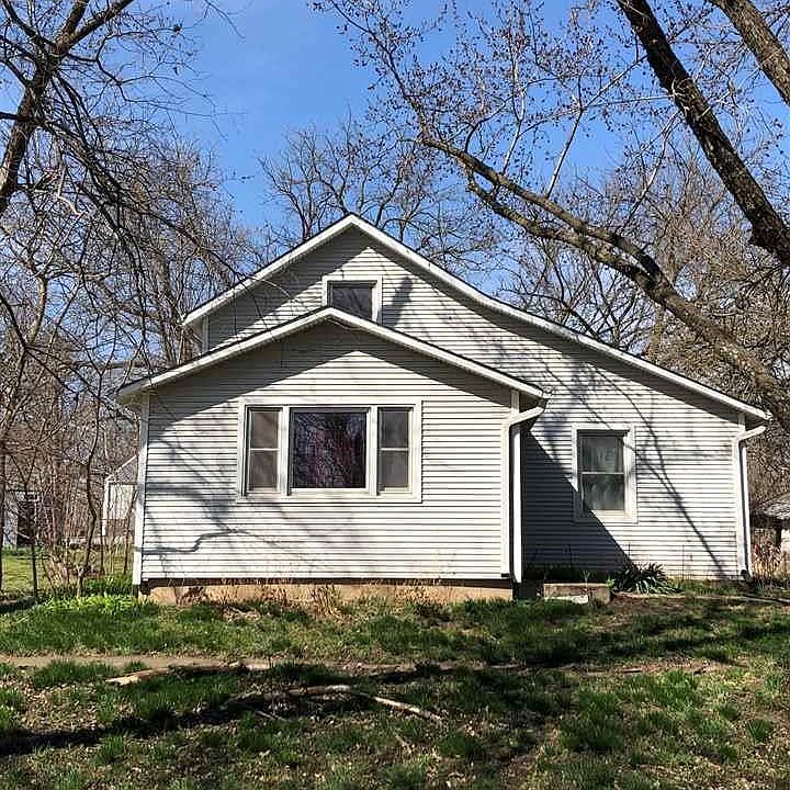 2nd image of 520 E 1st St
