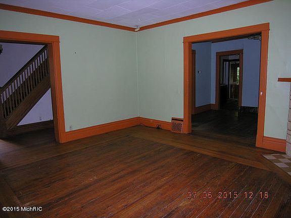 5th image of 826 Egleston Ave