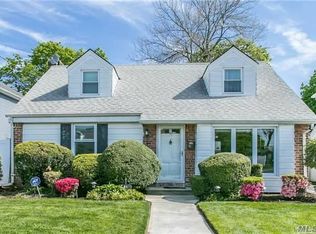 41 Comber St, Valley Stream, NY 11580