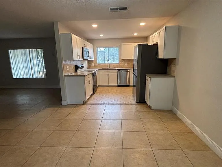 4817 Landover Cir — Photo 3