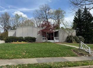 902 Fairway Dr, High Point, NC 27262